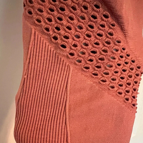 Alala leggings. Pink Sand color. Size small. - Picture 6 of 9